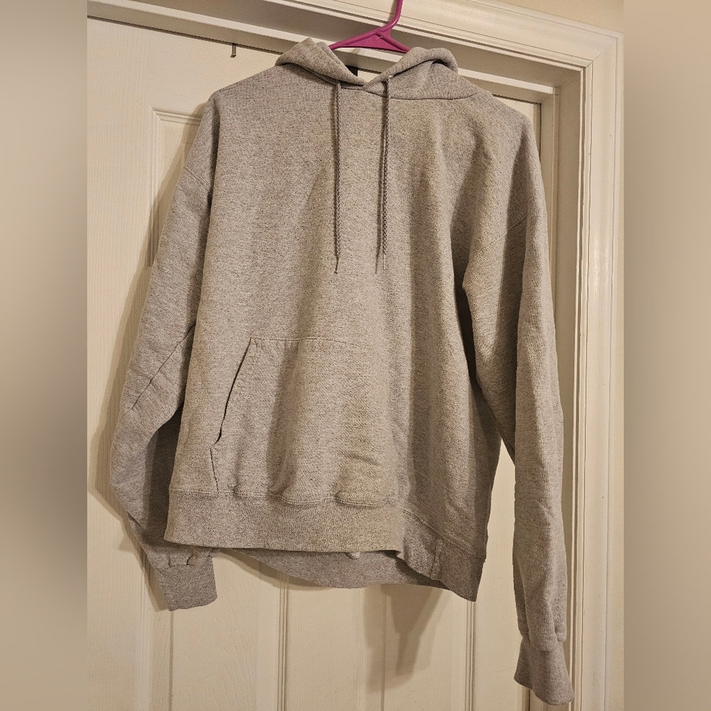 Hanes Gray Hoodie. Size:M 38-40.